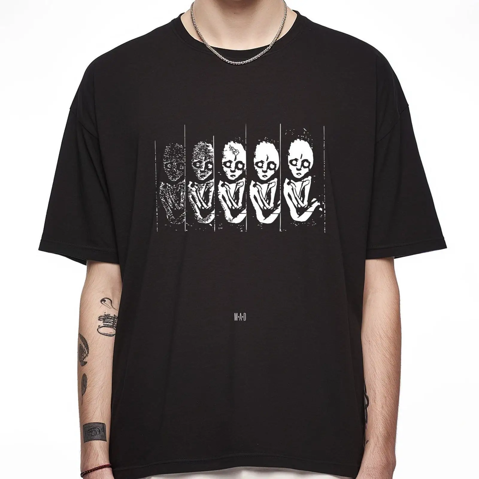 Streetwear Brand Aesthetic - T-shirt MAD 001, esthétique minimaliste, marque